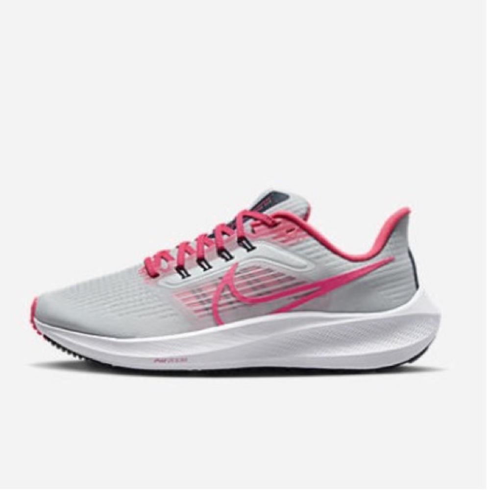 New in box Nike Women’s Air Zoom Pegasus 39.  FD0296-001. Size 7